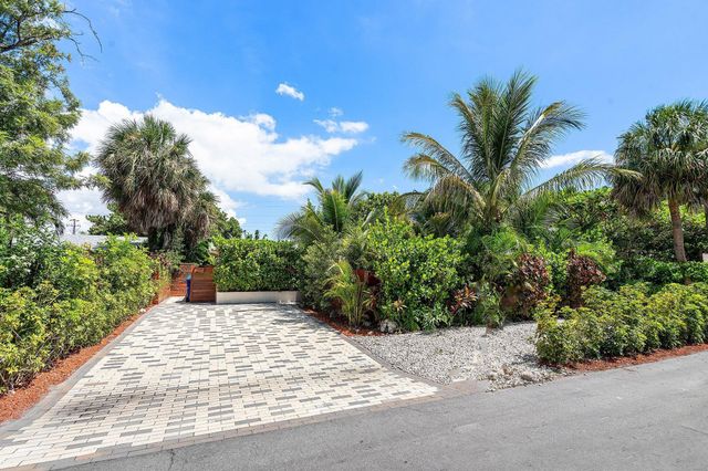 2041 NE 30th Street, Fort Lauderdale, FL 33306