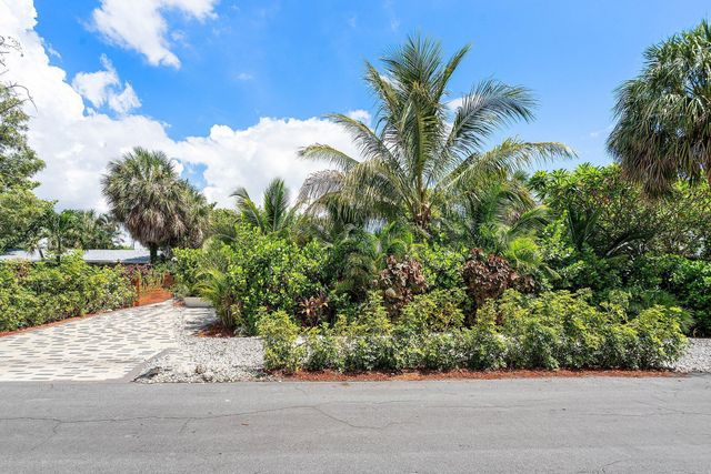 2041 NE 30th Street, Fort Lauderdale, FL 33306