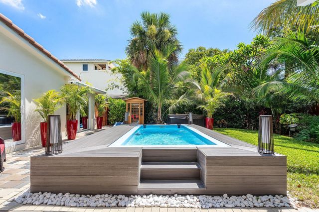 2041 NE 30th Street, Fort Lauderdale, FL 33306