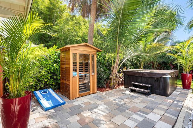 2041 NE 30th Street, Fort Lauderdale, FL 33306