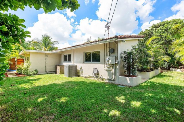 2041 NE 30th Street, Fort Lauderdale, FL 33306