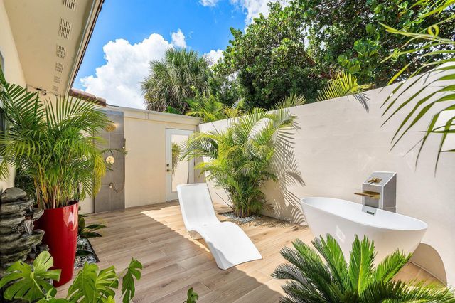 2041 NE 30th Street, Fort Lauderdale, FL 33306