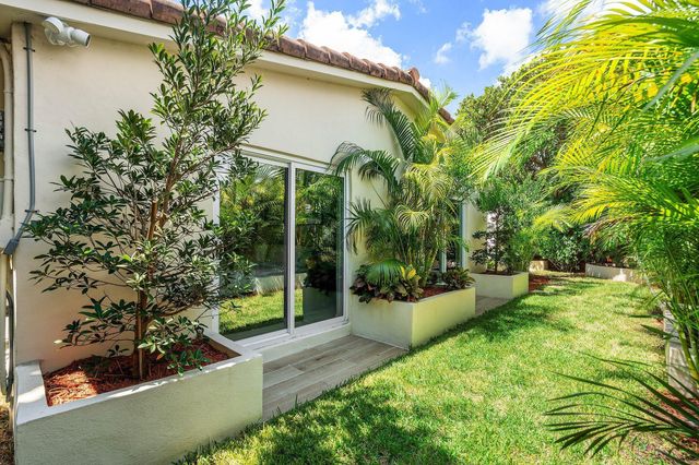 2041 NE 30th Street, Fort Lauderdale, FL 33306