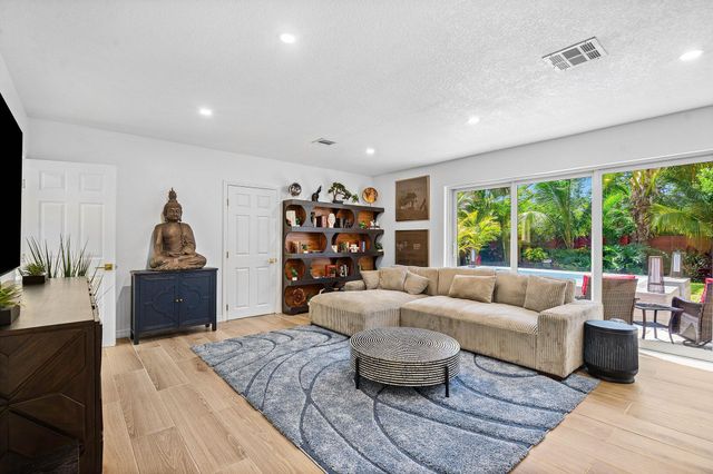 2041 NE 30th Street, Fort Lauderdale, FL 33306