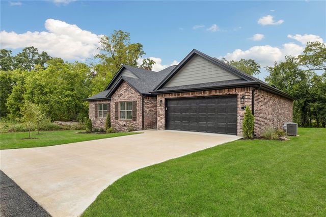 10 Eastleigh Drive, Bella Vista, AR 72714