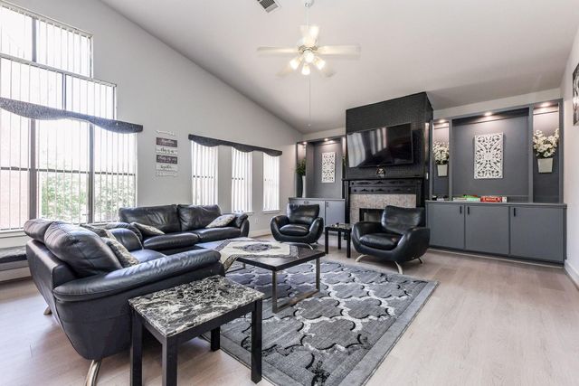 9715 Riddlewood Lane, Houston, TX 77025