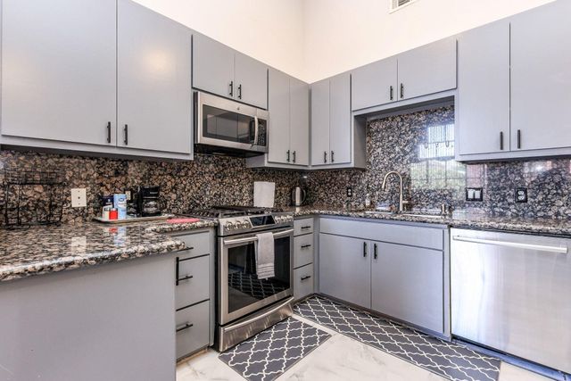 9715 Riddlewood Lane, Houston, TX 77025