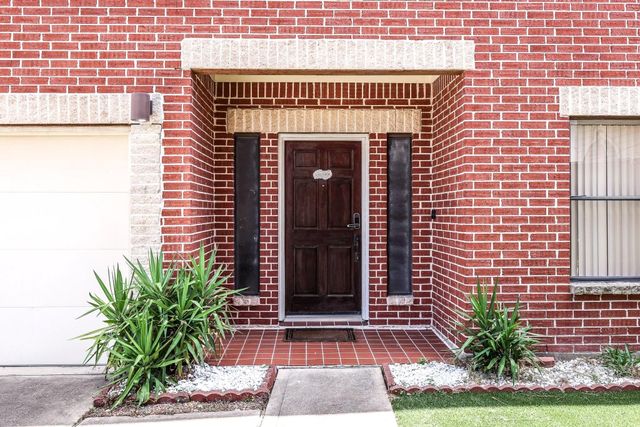 9715 Riddlewood Lane, Houston, TX 77025