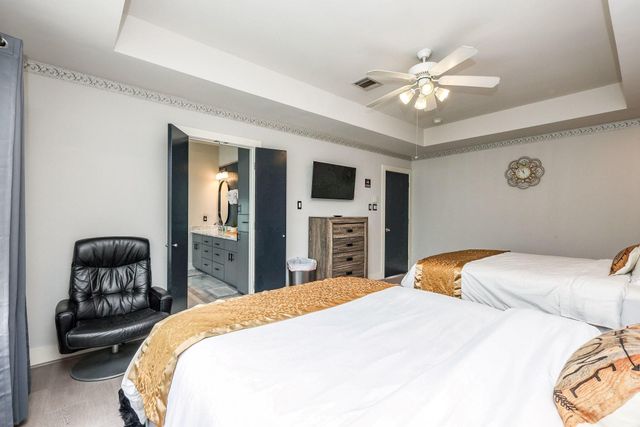 9715 Riddlewood Lane, Houston, TX 77025