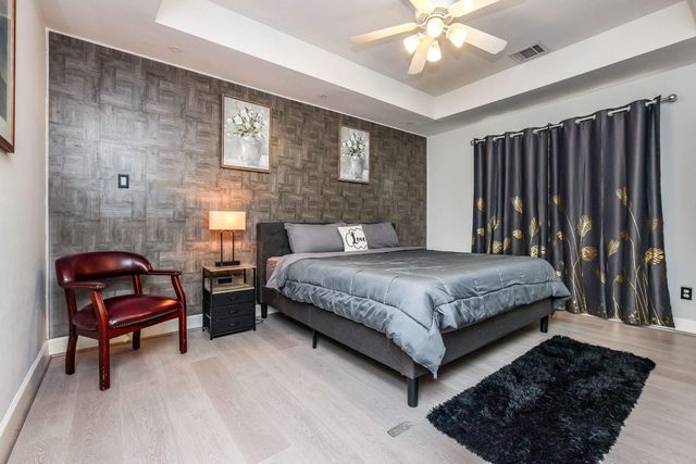 9715 Riddlewood Lane, Houston, TX 77025