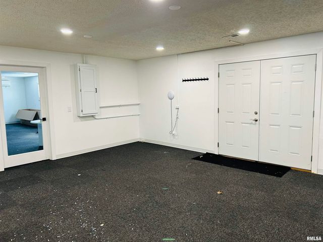 2332 EASTERN Avenue, Davenport, IA 52803