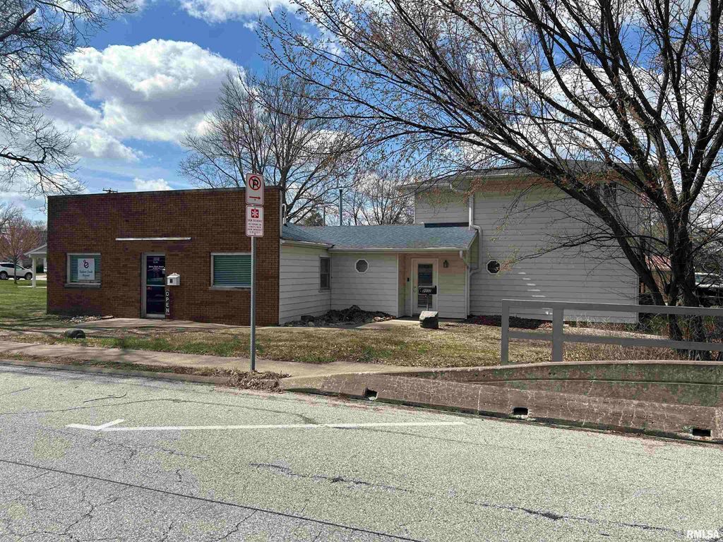 2332 EASTERN Avenue, Davenport, IA 52803