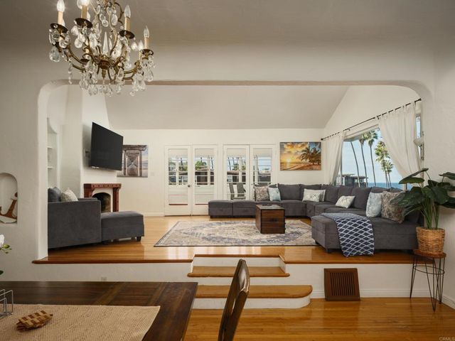 1303 15 Cave Street, La Jolla, CA 92037