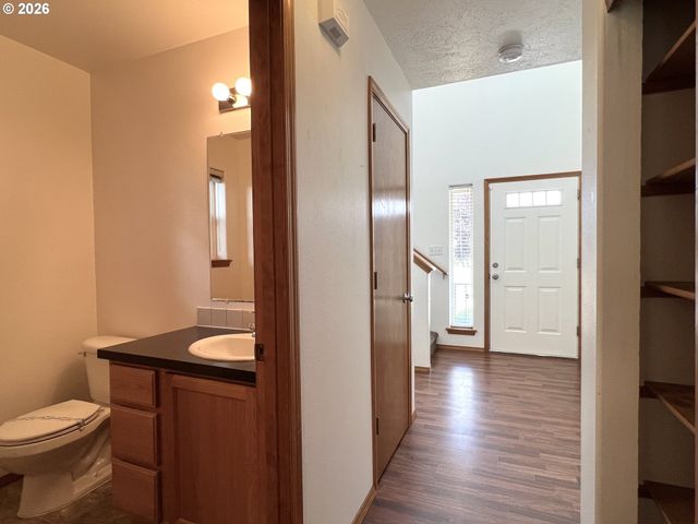 1022 Sw 2ND Way, Troutdale, OR 97060