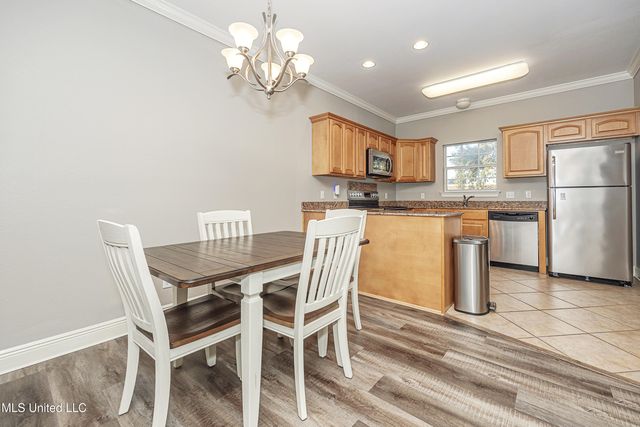 219 Armand Oaks, Ocean Springs, MS 39564