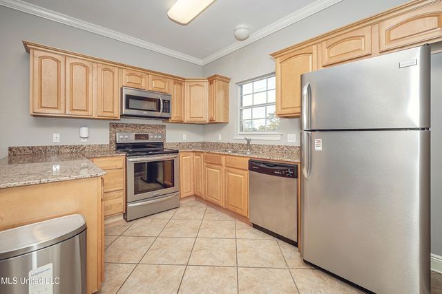 219 Armand Oaks, Ocean Springs, MS 39564