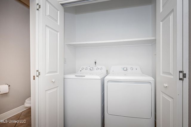 219 Armand Oaks, Ocean Springs, MS 39564