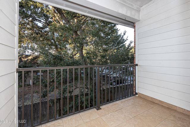 219 Armand Oaks, Ocean Springs, MS 39564