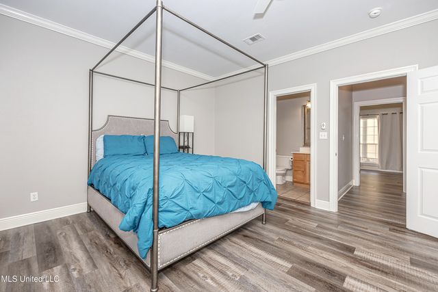 219 Armand Oaks, Ocean Springs, MS 39564