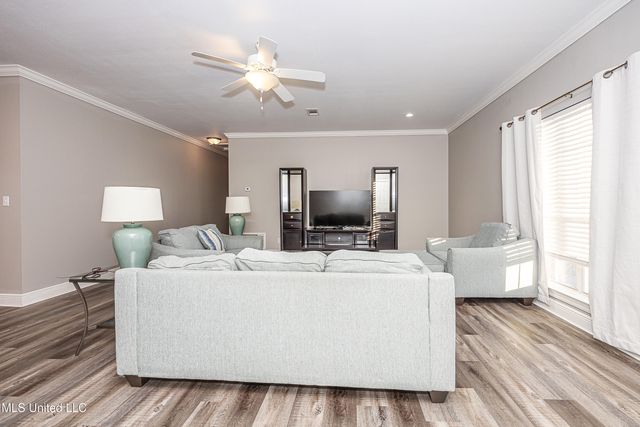 219 Armand Oaks, Ocean Springs, MS 39564