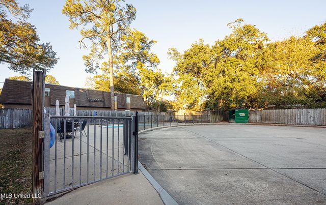 219 Armand Oaks, Ocean Springs, MS 39564