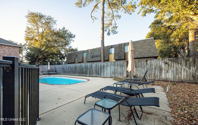 219 Armand Oaks, Ocean Springs, MS 39564