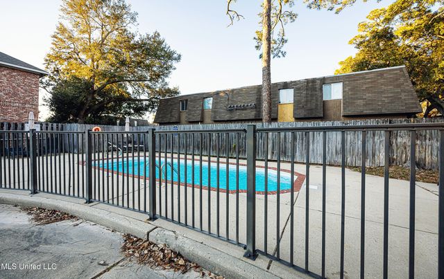 219 Armand Oaks, Ocean Springs, MS 39564