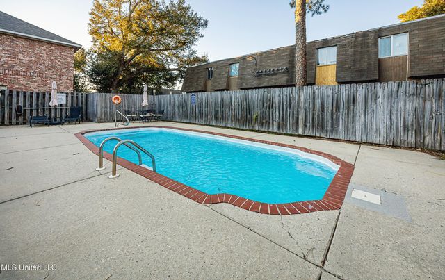 219 Armand Oaks, Ocean Springs, MS 39564