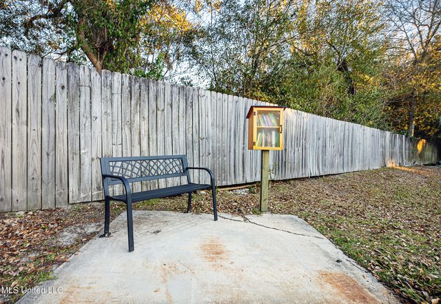 219 Armand Oaks, Ocean Springs, MS 39564