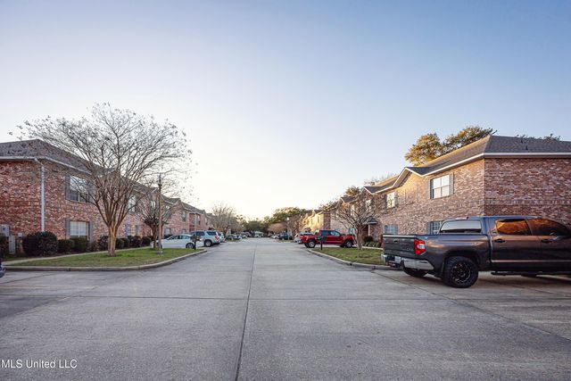 219 Armand Oaks, Ocean Springs, MS 39564