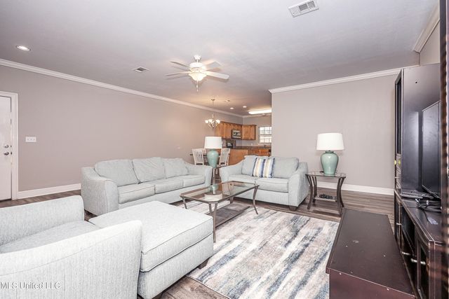 219 Armand Oaks, Ocean Springs, MS 39564