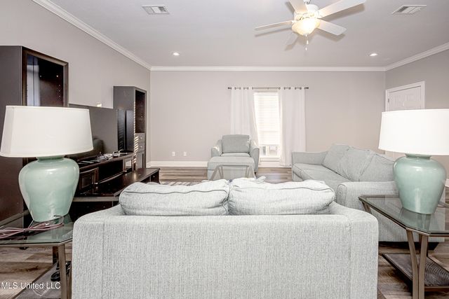 219 Armand Oaks, Ocean Springs, MS 39564