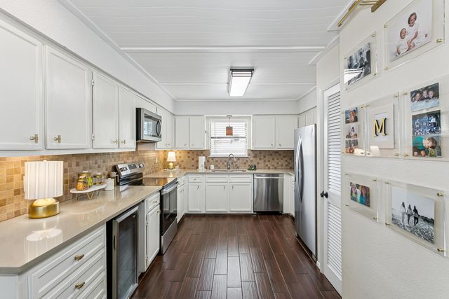 810 Eglin Parkway 14, Fort Walton Beach, FL 32547