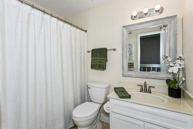 810 Eglin Parkway 14, Fort Walton Beach, FL 32547