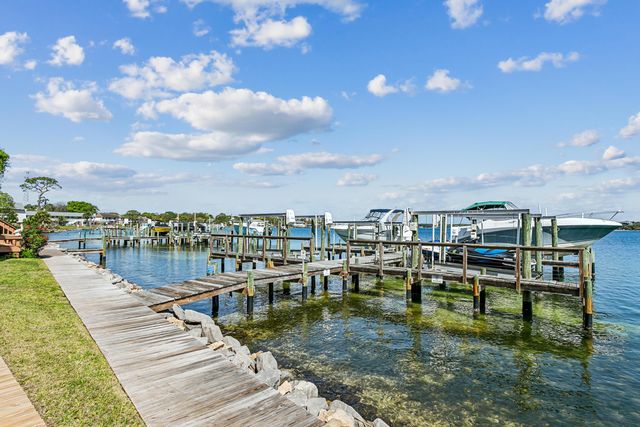 810 Eglin Parkway 14, Fort Walton Beach, FL 32547