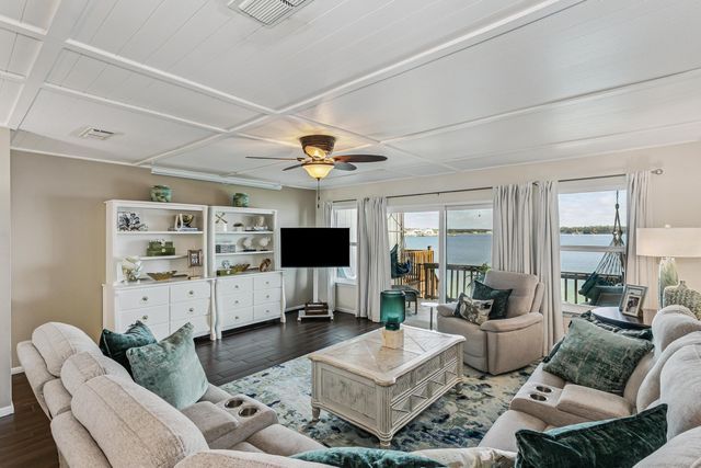 810 Eglin Parkway 14, Fort Walton Beach, FL 32547