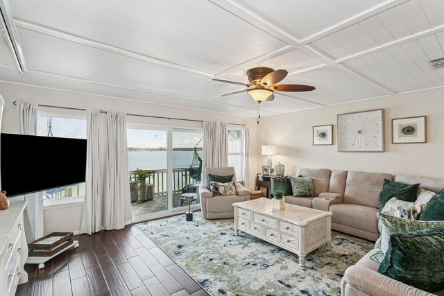 810 Eglin Parkway 14, Fort Walton Beach, FL 32547