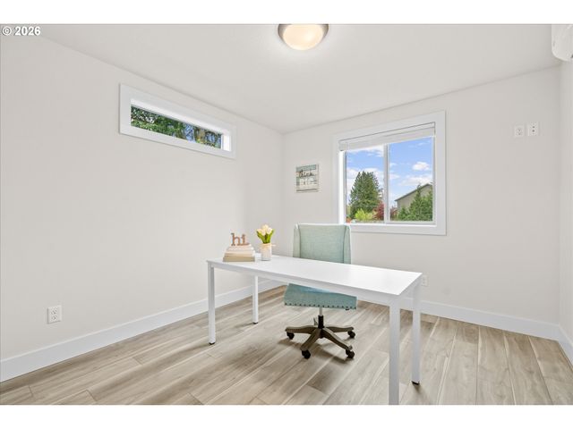 12300 Meadowlawn Dr, Oregon City, OR 97045