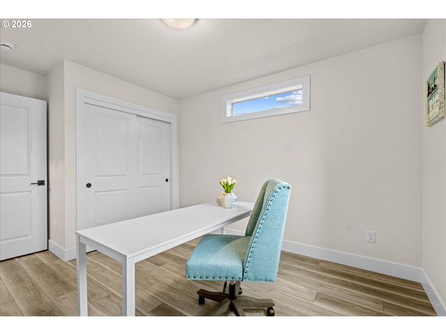 12300 Meadowlawn Dr, Oregon City, OR 97045