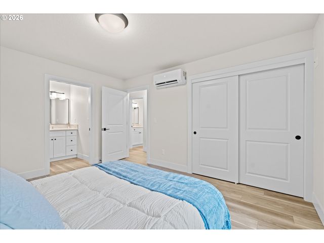 12300 Meadowlawn Dr, Oregon City, OR 97045