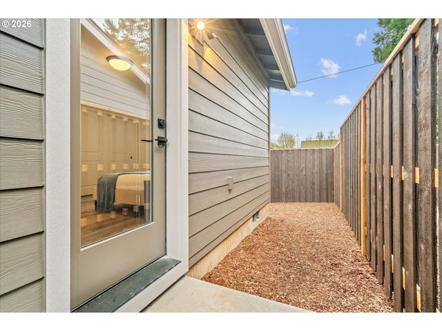 12300 Meadowlawn Dr, Oregon City, OR 97045