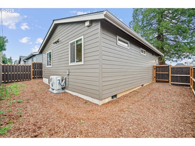 12300 Meadowlawn Dr, Oregon City, OR 97045