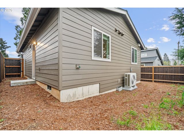 12300 Meadowlawn Dr, Oregon City, OR 97045