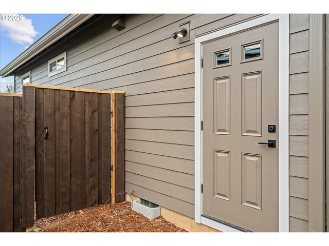12300 Meadowlawn Dr, Oregon City, OR 97045