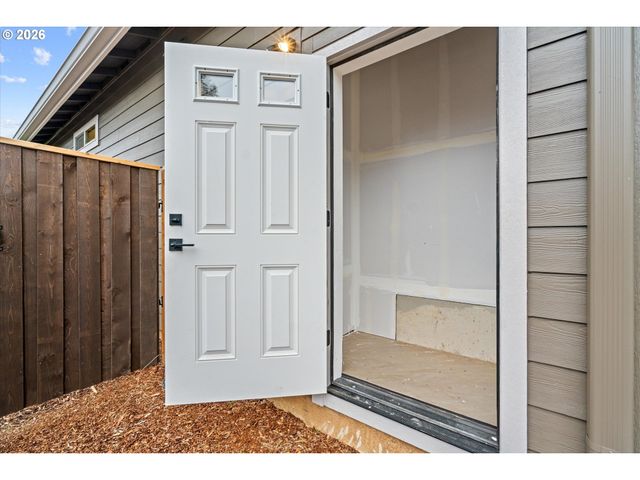 12300 Meadowlawn Dr, Oregon City, OR 97045