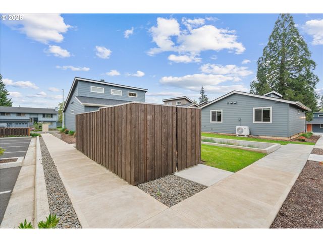 12300 Meadowlawn Dr, Oregon City, OR 97045