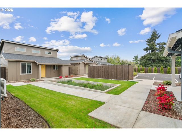 12300 Meadowlawn Dr, Oregon City, OR 97045