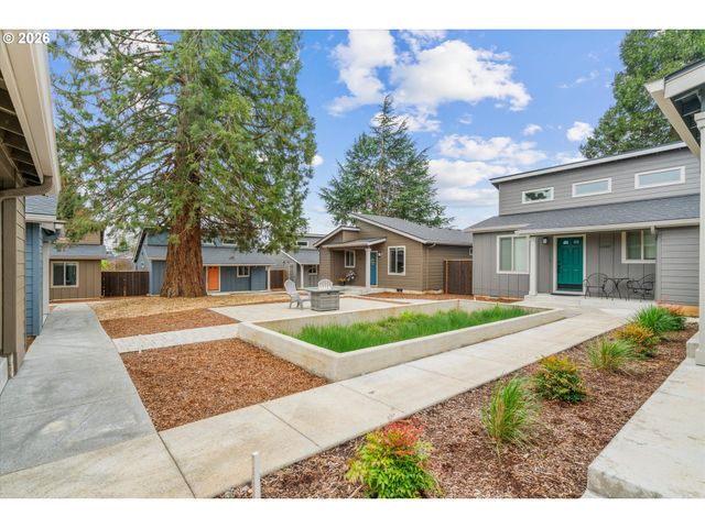 12300 Meadowlawn Dr, Oregon City, OR 97045