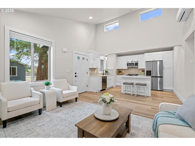 12300 Meadowlawn Dr, Oregon City, OR 97045