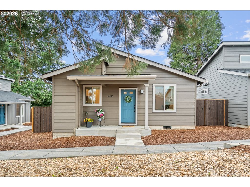 12300 Meadowlawn Dr, Oregon City, OR 97045